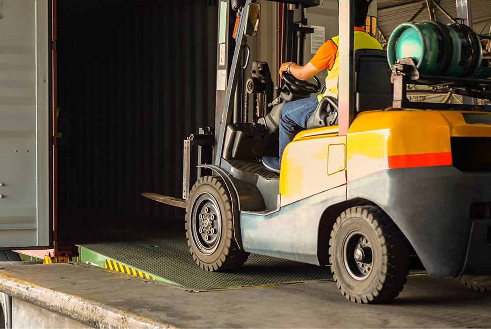 The risks of the Forklift worker in the dock